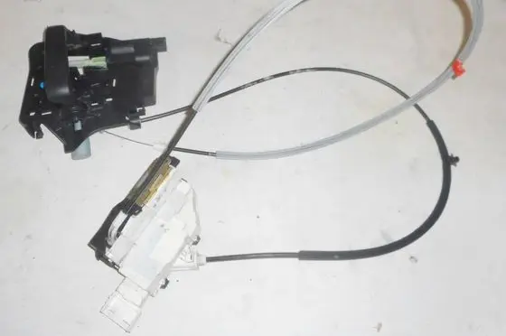Peugeot 1007 Front door lock 9646010280