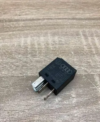 Audi A6 S6 C6 4F Other relay 8Z0951253 A1001X50 395
