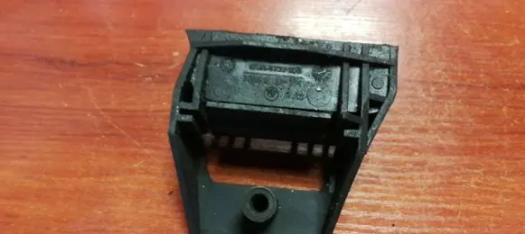 BMW 5 E39 Radiator mount bracket 1737706