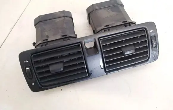 Volvo V50 Dash center air vent grill y01145