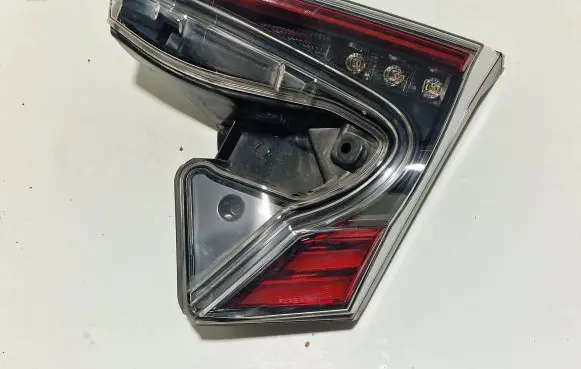 Tailgate rear/tail lights
