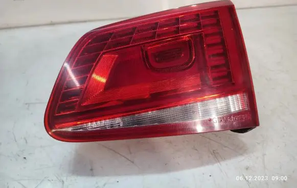 Volkswagen Touareg II Tailgate rear/tail lights 7P6945308