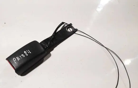 Subaru B9 Tribeca Front seatbelt buckle E067902