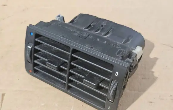 BMW 7 E38 Rear air vent grill 64228390117 64228390290 64228364120