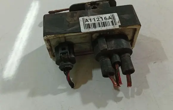 Volkswagen Polo IV 9N3 Coolant fan relay 1J0919506M