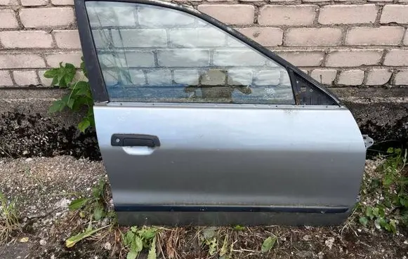 Mitsubishi Galant Front door