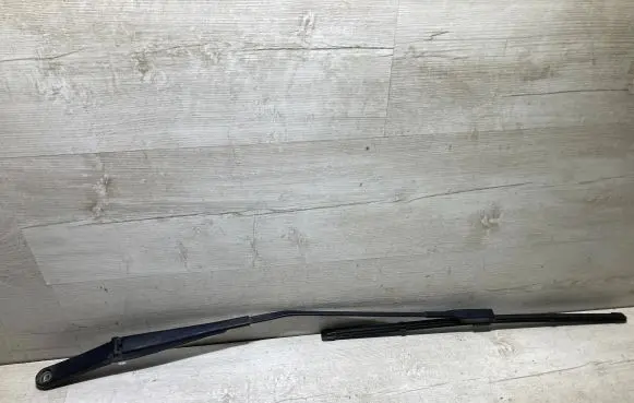 Front wiper blade arm