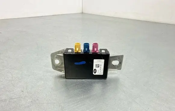 Jaguar F-Pace Aerial antenna amplifier DPLA19C097BA