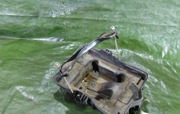 Mazda Tribute Battery tray 