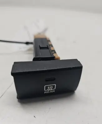 Hyundai Santa Fe Windscreen/window heater switch 202002962