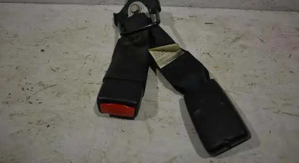 Mazda CX-7 Middle seatbelt buckle (rear) M4231