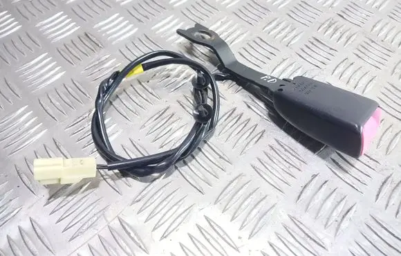 Mitsubishi Lancer VIII Front seatbelt buckle E034501
