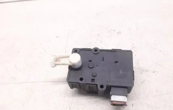Mitsubishi Galant Air flap motor/actuator MR268261 8121