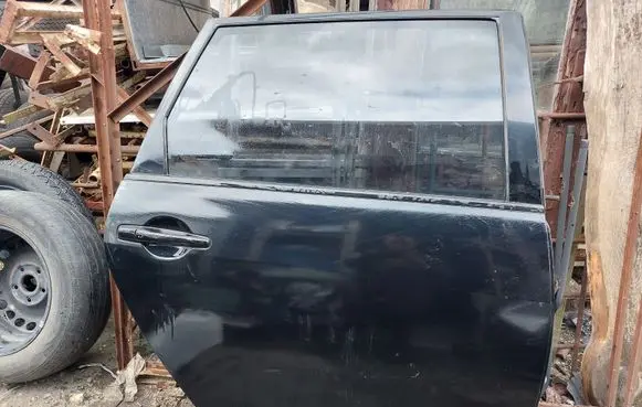 Mitsubishi Grandis Rear door