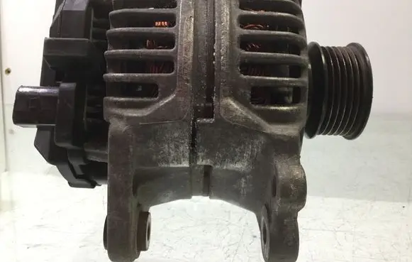 Volkswagen Golf IV Generator/alternator 028903028C