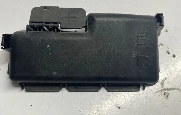 Volvo V70 Fuse box cover 30728133