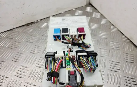 Mini One - Cooper F56 F55 Fuse module 9327140 61359327140