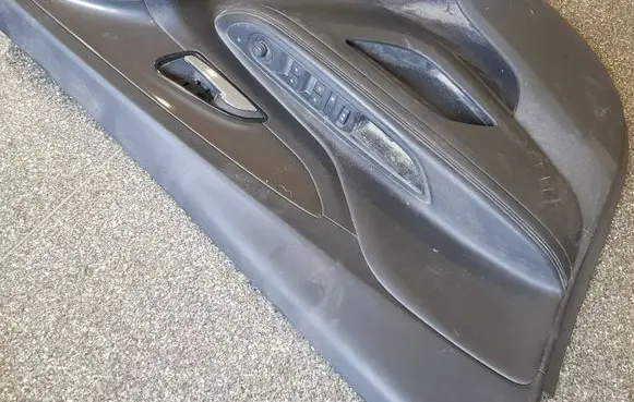 Buick Encore I Front door card panel trim