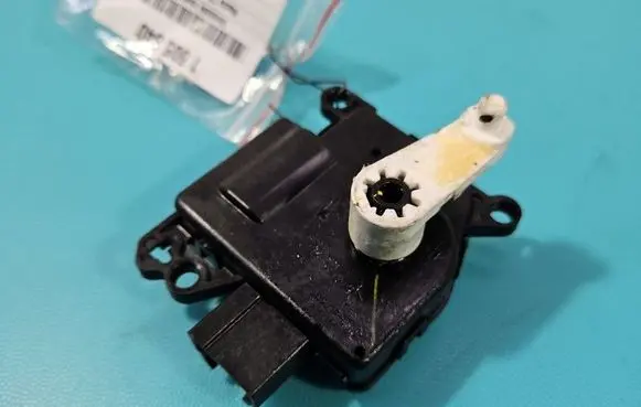 Mazda CX-3 A/C air flow flap actuator/motor HB601D23N IMPRK1605840