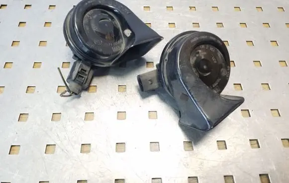 Skoda Octavia Mk2 (1Z) Horn signal 703881157