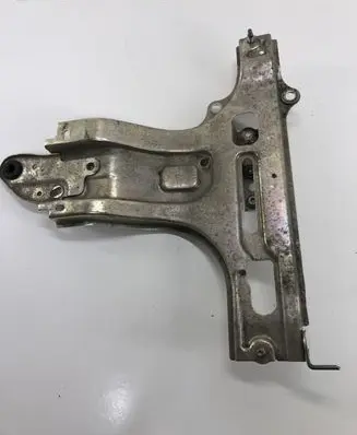 Toyota RAV 4 (XA40) Hybrid/electric vehicle battery bracket 