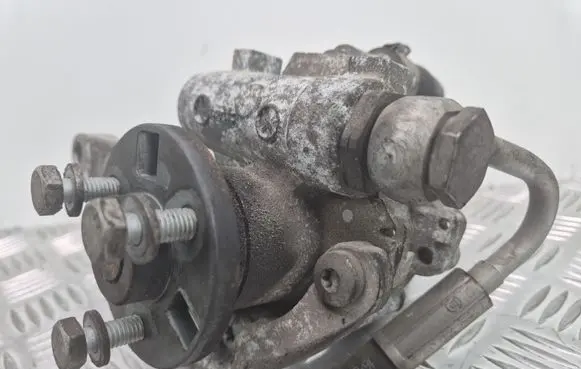 BMW 1 E82 E88 Power steering pump 6779244 H211409