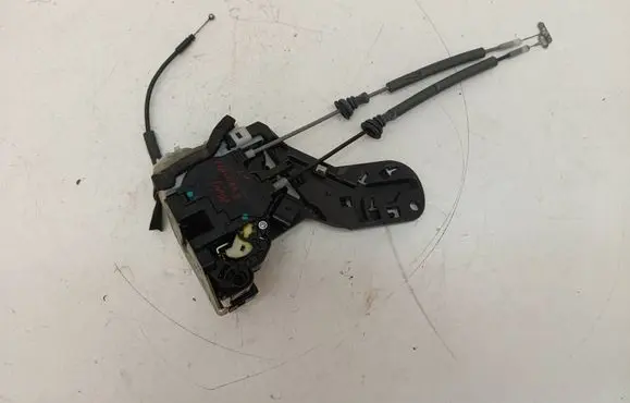 Hyundai Elantra Front door lock 813103X030
