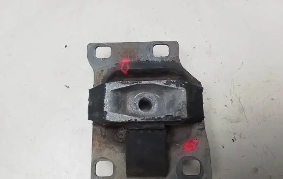 Ford Focus Engine mount bracket
