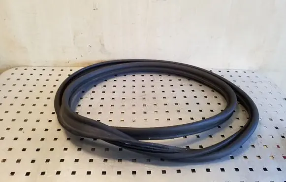 Trunk rubber seal (body)