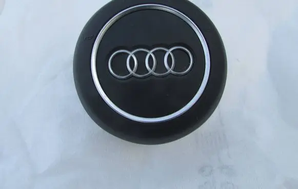Audi TT TTS RS Mk3 8S Steering wheel airbag 8S0880201A