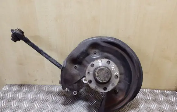 Rear wheel hub spindle/knuckle