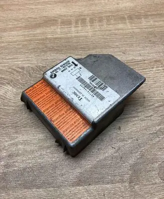 BMW 5 E39 Airbag control unit/module 8374799