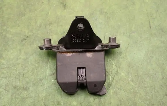 Skoda Octavia Mk2 (1Z) Tailgate/trunk/boot lock/catch/latch 1Z5827501C