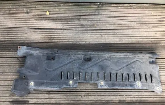 Center/middle under tray cover