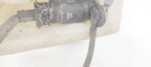 Nissan Primera Windscreen/windshield washer pump