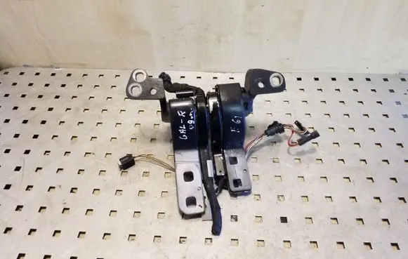 BMW 5 E60 E61 Tailgate/trunk/boot hinge 7061384