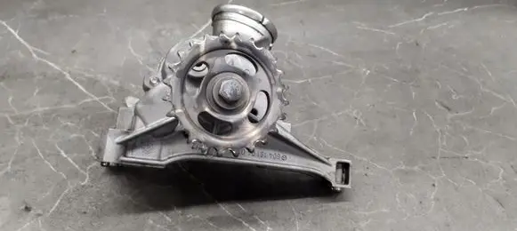 Mercedes-Benz E W124 Oil pump R1111810220