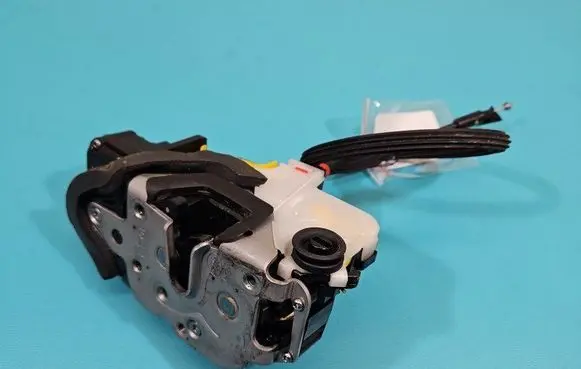 Opel Mokka Rear door lock 13579545 IMPRK1489536
