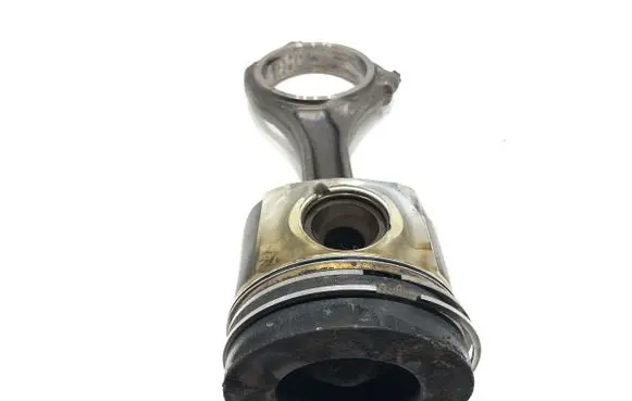 Volkswagen Touareg I Piston with connecting rod 