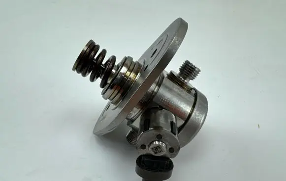 Mini One - Cooper F56 F55 Fuel injection high pressure pump 8631642