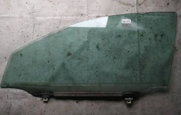 Toyota Avensis T250 Front door window glass four-door as2