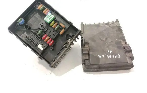 Volkswagen Caddy Fuse box set 01718130 1K0937132
