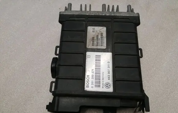 Volkswagen PASSAT B3 Engine control unit/module 443907311D 0261200271