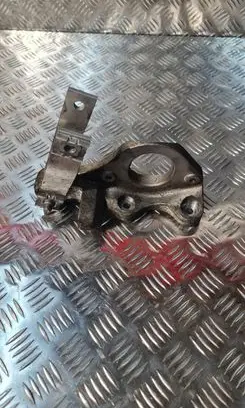 Volvo XC90 Engine mounting bracket 32222463 31339951