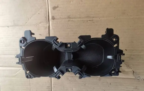Hyundai Santa Fe Cup holder front 84605_S1DA0 180510092459