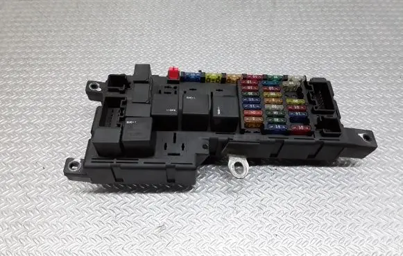 Volvo XC90 Fuse module 518827019