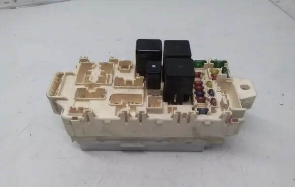 Mitsubishi Space Wagon Fuse module MR324555 9F010350