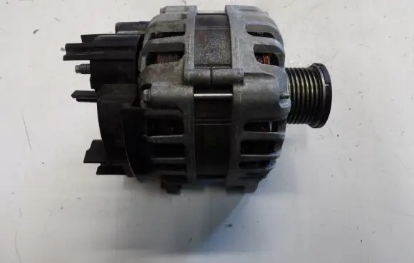 Renault Captur Generator/alternator 231005300R