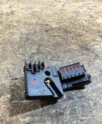 Mercedes-Benz E W211 Fuse module 2119820402