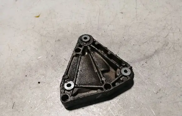 Buick Encore I Engine mounting bracket 55577637